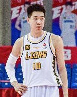 开云体育在线网站-没有准心！朱俊龙半场6投全丢&amp;靠罚球拿到2分 另有4前场板2助