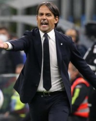 开云体育在线玩-国米尤文大战③：蓝黑军团才刚刚开始爬雪山